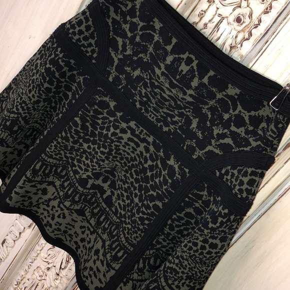 Diane von Furstenberg Heavy Knit Animal and Bordered Print Skater Mini Skirt S\P - Picture 3 of 10